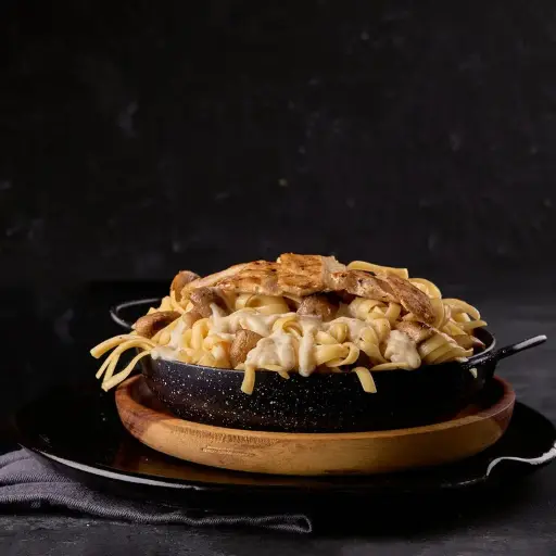 CHICKEN ALFREDO PASTA